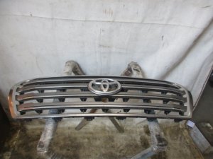 Решетка радиатора TOYOTA LAND CRUISER (200) 2008> — фото 1