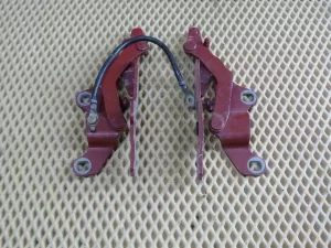 Петля капота BMW 1-серия E87/E81 2004-2011 (41617210673 41617210674) — фото 1