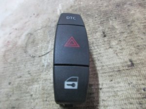 Кнопка многофункциональная BMW 1-серия E87/E81 2004-2011 (АВАРИЙНОЙ СИГНАЛИЗАЦИИ/ ЦЗ / DTC 61319196712) — фото 1