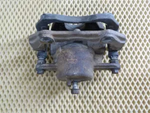 Суппорт тормозной передний левый Suzuki Grand Vitara 2005-2015 (5510265J04999) — фото 11