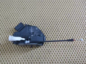 Замок двери задней левой Ford Focus III 2011-2019 (4 КОНТАКТА BM5AA26413AE) — фото 1