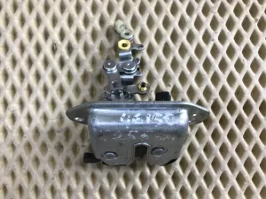 Замок багажника Chevrolet Spark 2010-2015,Aveo (T200) 2003-2008,Spark 2005-2010,Aveo (T250) 2005-2011 (ХЕТЧБЭК 96540941) — фото 2