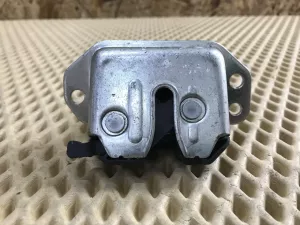 Замок багажника Chevrolet Spark 2010-2015,Aveo (T200) 2003-2008,Spark 2005-2010,Aveo (T250) 2005-2011 (ХЕТЧБЭК 96540941) — фото 1