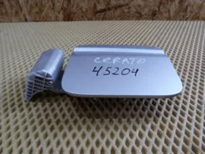 Лючок бензобака Kia Cerato 2004-2008 (СЕДАН 695102F001) — фото 1