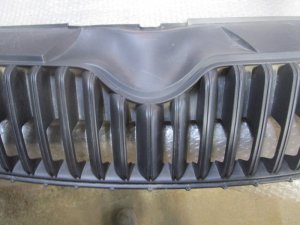 Решетка радиатора Skoda Fabia 2007-2015,Roomster 2006-2015 (ПОСЛЕ 2010 ГОДА ПОД ХРОМ 5J0853668C) — фото 5