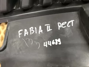 Решетка радиатора Skoda Fabia 2007-2015,Roomster 2006-2015 (ПОСЛЕ 2010 ГОДА ПОД ХРОМ 5J0853668C) — фото 20