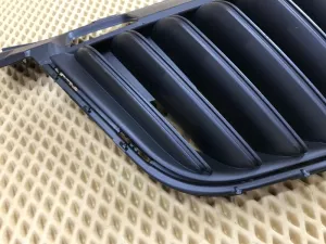 Решетка радиатора Skoda Fabia 2007-2015,Roomster 2006-2015 (ПОСЛЕ 2010 ГОДА ПОД ХРОМ 5J0853668C) — фото 9