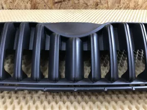 Решетка радиатора Skoda Fabia 2007-2015,Roomster 2006-2015 (ПОСЛЕ 2010 ГОДА ПОД ХРОМ 5J0853668C) — фото 11