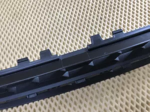 Решетка в бампер центральная Skoda Octavia (A7) 2013> (5E0853677K) — фото 14