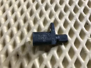 Датчик ABS задний Ford C-MAX 2003-2010,C-MAX 2010>,Focus II 2005-2008,Focus II 2008-2011,Galaxy 2006-2015,Kuga 2008-2012,Mondeo IV 2007-2015,S-MAX 2006-2015,Transit/Tourneo Connect 2002-2013,Mazda 3 (BK) 2002-2009,Mazda 3 (BL) 2009-2013,Mazda 5 (CR) 2005-2010,Mazda 5 (CW) 2010-2016,C30 2006-2013,C70 2006-2013,S40 2004-2012,V50 2004-2012 (BV6T2C190GA)  — фото 3