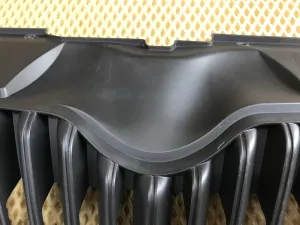 Решетка радиатора Skoda Fabia 2007-2015,Roomster 2006-2015 (ПОСЛЕ 2010 ГОДА ПОД ХРОМ 5J0853668C) — фото 4