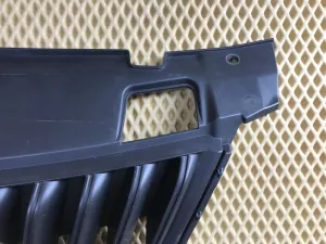 Решетка радиатора Skoda Fabia 2007-2015,Roomster 2006-2015 (ПОСЛЕ 2010 ГОДА ПОД ХРОМ 5J0853668C) — фото 2