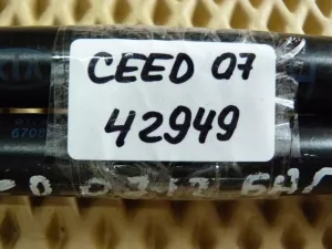 Амортизатор двери багажника Kia Ceed 2007-2012 (ХЕТЧБЭК 5 ДВЕРЕЙ 817701H010) — фото 5