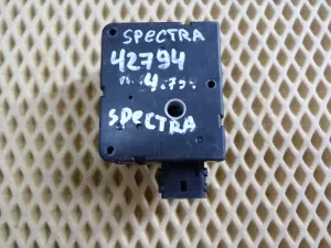 Моторчик заслонки отопителя Kia Spectra 2001-2011,Sephia/Shuma 1996-2001,Sephia II/Shuma II 2001-2004,Carens 2000-2002 (0K2N161A35) — фото 1