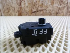 Моторчик заслонки отопителя Ford C-MAX 2003-2010,Focus II 2005-2008,Fusion 2002-2012,Fiesta 2001-2008,Galaxy 2006-2015,S-MAX 2006-2015,Mondeo IV 2007-2015,Focus II 2008-2011,Kuga 2008-2012,Fiesta 2008>,Focus III 2011> (3M5H19E616AB) — фото 3