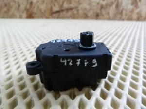 Моторчик заслонки отопителя Ford C-MAX 2003-2010,Focus II 2005-2008,Fusion 2002-2012,Fiesta 2001-2008,Galaxy 2006-2015,S-MAX 2006-2015,Mondeo IV 2007-2015,Focus II 2008-2011,Kuga 2008-2012,Fiesta 2008>,Focus III 2011> (3M5H19E616AB) — фото 3