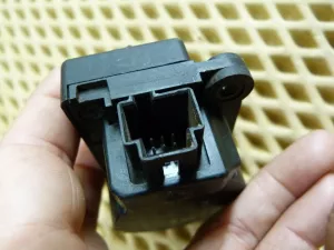 Моторчик заслонки отопителя Ford C-MAX 2003-2010,Focus II 2005-2008,Fusion 2002-2012,Fiesta 2001-2008,Galaxy 2006-2015,S-MAX 2006-2015,Mondeo IV 2007-2015,Focus II 2008-2011,Kuga 2008-2012,Fiesta 2008>,Focus III 2011> (3M5H19E616AB) — фото 4