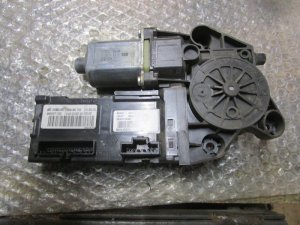 Моторчик стеклоподъемника передний левый Renault Megane III 2009-2016,Fluence 2010-2017 (807310699R) — фото 1