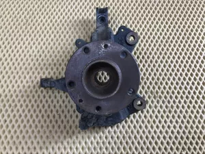 Кулак поворотный передний правый Renault Megane III 2009-2016,Fluence 2010-2017,Scenic III 2009-2015 (400140080R) — фото 1