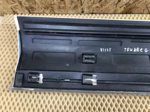 Накладка двери передней правой VW Touareg 2010-2018 (НИЖНЯЯ С ХРОМОМ 7P6854940H) — фото 18