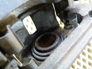 Суппорт тормозной задний левый Kia Ceed 2007-2012,i30 2007-2012 (582101H300) — фото 13
