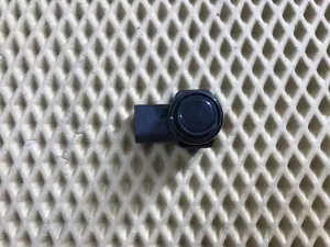 Датчик парковки Porsche Cayenne 2003-2010 Porsche Cayman (987) 2005-2012 Seat Altea 2004-2015 Seat Leon (1P1) 2005-2013 Seat Toledo III 2004-2009 Skoda Fabia 1999-2007 Skoda Octavia 1997-2000 Skoda Octavia (A4 1U-) 2000-2011 VW Golf IV/Bora 1997-2005 VW Golf IV/Bora 1997-2005 VW Golf Plus 2005-2014 VW Golf V 2003-2009 VW Jetta 2005-2011 VW Phaeton 2002-2016 VW Touareg 2002-2010 VW Touran 2003-2010 (3D0919275D) — фото 1