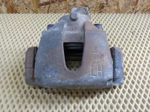 Суппорт тормозной передний левый Ford Focus III 2011>,Focus II 2005-2008,C-MAX 2003-2010,Mazda 5 (CR) 2005-2010,Mazda 3 (BK) 2002-2009,S40 2004-2012,V50 2004-2012,Focus II 2008-2011,Kuga 2008-2012,Mazda 3 (BL) 2009-2013,C-MAX 2010> (В СБОРЕ 1682876) — фото 5