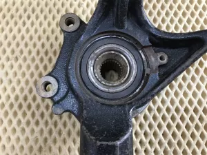Кулак поворотный передний правый Citroen C4 2005-2011,307 2001-2008,308 I 2007-2015,C4 Picasso 2006-2014,C4 Grand Picasso 2006-2014,Partner Tepee(B9) 2008-2018,3008 2010-2016,Berlingo (NEW) (B9) 2008>,C4 II 2011>,DS4 2011-2015,5008 2009-2016 (364796) — фото 9