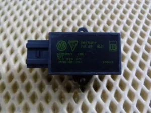 Реле VW Touran 2003-2010,A3 [8PA] Sportback 2004-2013,Phaeton 2002-2016,Golf Plus 2005-2014,Golf V 2003-2009,Jetta 2006-2011 (ОБОГРЕВА СИДЕНИЙ 7L0959772) — фото 1