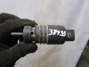 Насос омывателя Audi Q7 [4L] 2005-2015,A3 (8L1) 1996-2003,A4 [B5] 1994-2001,Octavia (A4 1U-) 2000-2011,Leon (1M1) 1999-2006,A6 [C6,4F] 2004-2011,A140/160 W168 1997-2004,Cordoba 1993-1996,Ibiza II 1993-1996 (2 ОТВОДА 1K6955651) — фото 1