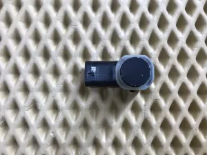 Датчик парковки Seat Alhambra 2010-2020 Seat Exeo 2009-2013 Skoda Fabia 2007-2015 Skoda Octavia (A5 1Z-) 2004-2013 Skoda Rapid 2013-2020 Skoda Superb 2008-2015 Skoda Yeti 2009-2018 VW Amarok 2010> VW Caddy III 2004-2015 VW Golf Plus 2005-2014 VW Golf VI 2009-2013 VW Golf VII 2012-2020 VW Jetta 2011-2018 VW Passat [B6] 2005-2010 VW Passat [B7] 2011-2015 VW Passat CC 2008-2017 VW Polo (HB) 2009-2017 VW Polo (Sed RUS) 2011-2020 VW Sharan 2010-2022 VW Tiguan 2007-2011 VW Tiguan 2011-2016 VW Touareg 2010-2018 VW Touran 2010-2016 VW Transporter T5 2003-2015 (5KD919275) — фото 1