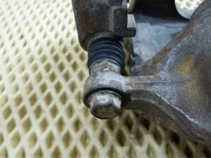 Суппорт тормозной передний правый Hyundai Elantra 2006-2011 (ВЕНТИЛИРУЕМЫЙ 581302H300) — фото 11