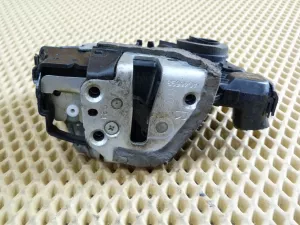 Замок двери задней правой Toyota Camry V40 2006-2011,Corolla E15 2006-2013,Land Cruiser (150)-Prado 2009>,Highlander II 2007-2013,GX460 2009>,Camry V50 2011>,RAV 4 2013>,ES 2012>,4 Runner 2009> (6905033120) — фото 4