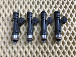 Форсунка инжекторная электрическая Chevrolet Aveo (T300) 2011-2015 Chevrolet Cruze 2009-2016 Fiat Doblo 2001-2005 Fiat Doblo 2005-2015 Fiat Marea 1996-2007 Fiat Multipla 1999-2010 Fiat Panda 2003-2012 Fiat Punto II (188) 1999-2010 Opel Agila A 2000-2008 Opel Astra G 1998-2005 Opel Astra H / Family 2004-2015 Opel Astra J 2010-2017 Opel Corsa C 2000-2006 Opel Corsa D 2006-2015 Opel Corsa E 2015-2019 Opel Meriva 2003-2010 Opel Meriva B 2010-2018 Opel Tigra TwinTop 2004-2009 (КОМПЛЕКТ 0280158501 5817425) — фото 1