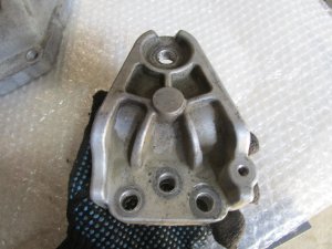 Кронштейн опоры двигателя Hyundai Elantra 2006-2011,Ceed 2007-2012,i30 2007-2012 (ПРАВЫЙ 218152H100) — фото 3