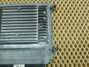 Блок управления двигателем Hyundai Elantra 2006-2011 (3915023040) — фото 3
