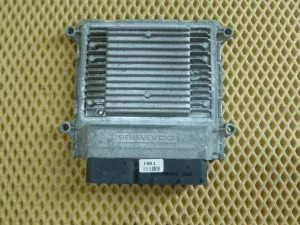 Блок управления двигателем Hyundai Elantra 2006-2011 (3915023040) — фото 1