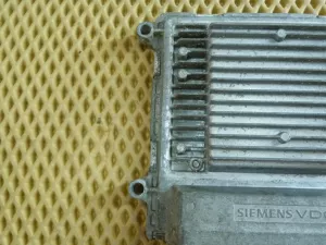 Блок управления двигателем Hyundai Elantra 2006-2011 (3915023040) — фото 2