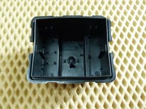 Крышка блока реле Audi A3 [8P1] 2003-2013 Audi A3 [8PA] Sportback 2004-2013 Audi Q3 (8U) 2012-2018 Skoda Octavia (A5 1Z-) 2004-2013 VW Caddy III 2004-2015 VW Golf V 2003-2009 VW Jetta 2005-2011 VW Passat [B6] 2005-2010 VW Passat [B7] 2011-2015 VW Passat CC 2008-2017 VW Sharan 2010> VW Touran 2003-2010 (7N0937311) — фото 3