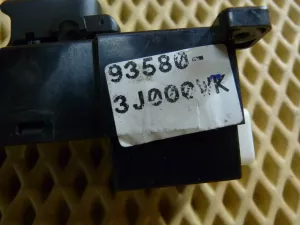 Кнопка стеклоподъемника Hyundai ix55 2007-2013 (ЗАДНЯЯ 935803J000WK) — фото 6