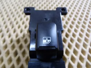 Кнопка стеклоподъемника Hyundai ix55 2007-2013 (ЗАДНЯЯ 935803J000WK) — фото 3