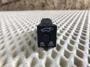Кнопка открывания багажника Hyundai ix55 2007-2013 (ВКЛ. ВЫКЛ. ПОДЪЕМА ДВЕРИ БАГАЖНИКА 967403J120OR) — фото 1