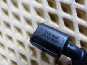 Датчик ABS передний левый Skoda Octavia (A7) 2013>,A2 [8Z0] 2000-2005,Ibiza III 1999-2002,Polo 1999-2001,Cordoba 1999-2002,Fabia 1999-2007,Polo 2001-2009,Ibiza V 2008-2017,Fabia 2007-2015,Roomster 2006-2015,Cordoba 2002-2008 (WHT003861 6Q0927803B) — фото 4