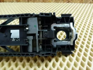 Ручка двери наружная VW Polo (Sed RUS) 2011>,New Beetle 1998-2010,Ibiza V 2008-2017,Fabia 2007-2015,Tiguan 2007-2011,Yeti 2009>,Tiguan 2011-2016,Jetta 2011>,New Beetle 2012>,Rapid 2013> (5N0837205M) — фото 9