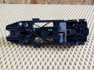 Ручка двери наружная VW Polo (Sed RUS) 2011>,New Beetle 1998-2010,Ibiza V 2008-2017,Fabia 2007-2015,Tiguan 2007-2011,Yeti 2009>,Tiguan 2011-2016,Jetta 2011>,New Beetle 2012>,Rapid 2013> (5N0837205M) — фото 6