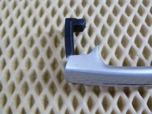 Ручка двери наружная VW Polo (Sed RUS) 2011>,New Beetle 1998-2010,Ibiza V 2008-2017,Fabia 2007-2015,Tiguan 2007-2011,Yeti 2009>,Tiguan 2011-2016,Jetta 2011>,New Beetle 2012>,Rapid 2013> (5N0837205M) — фото 3