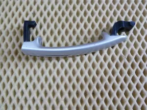 Ручка двери наружная VW Polo (Sed RUS) 2011>,New Beetle 1998-2010,Ibiza V 2008-2017,Fabia 2007-2015,Tiguan 2007-2011,Yeti 2009>,Tiguan 2011-2016,Jetta 2011>,New Beetle 2012>,Rapid 2013> (5N0837205M) — фото 2