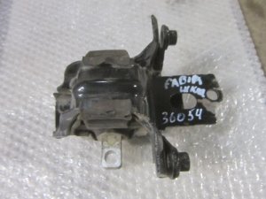 Опора КПП левая Audi A1 (8X) 2010-2018;Cordoba 2002-2008;Ibiza III 1999-2002;Ibiza IV 2002-2008;Ibiza V 2008-2017;Toledo IV 2013-2019;Fabia 1999-2007;Fabia 2007-2015;Fabia 2015>;Rapid 2013-2020;Roomster 2006-2015;Fox 2005-2011;Polo (HB) 2009-2017;Polo (Sed RUS) 2011-2020;Polo 2001-2009 (6Q0199555AR) — фото 1