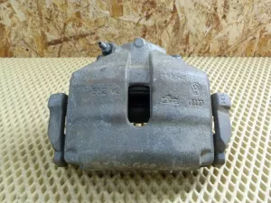 Суппорт тормозной передний правый VW Jetta 2006-2011,A3 [8PA] Sportback 2004-2013,Caddy III 2004-2015,Golf Plus 2005-2014,Passat [B6] 2005-2010,Golf V 2003-2009,Touran 2003-2010,A3 [8P1] 2003-2013,Octavia (A5 1Z-) 2004-2013 (В СБОРЕ 1K0615124E) — фото 5