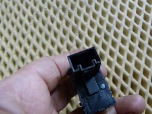 Кнопка стеклоподъемника VW Touareg 2002-2010,Caddy III 2004-2015,Golf Plus 2005-2014,Passat [B6] 2005-2010,Golf V 2003-2009,Touran 2003-2010,Jetta 2006-2011,Ibiza V 2008-2017,Tiguan 2007-2011,Leon (1P1) 2005-2013,Altea 2004-2015 (1F0959855) — фото 3